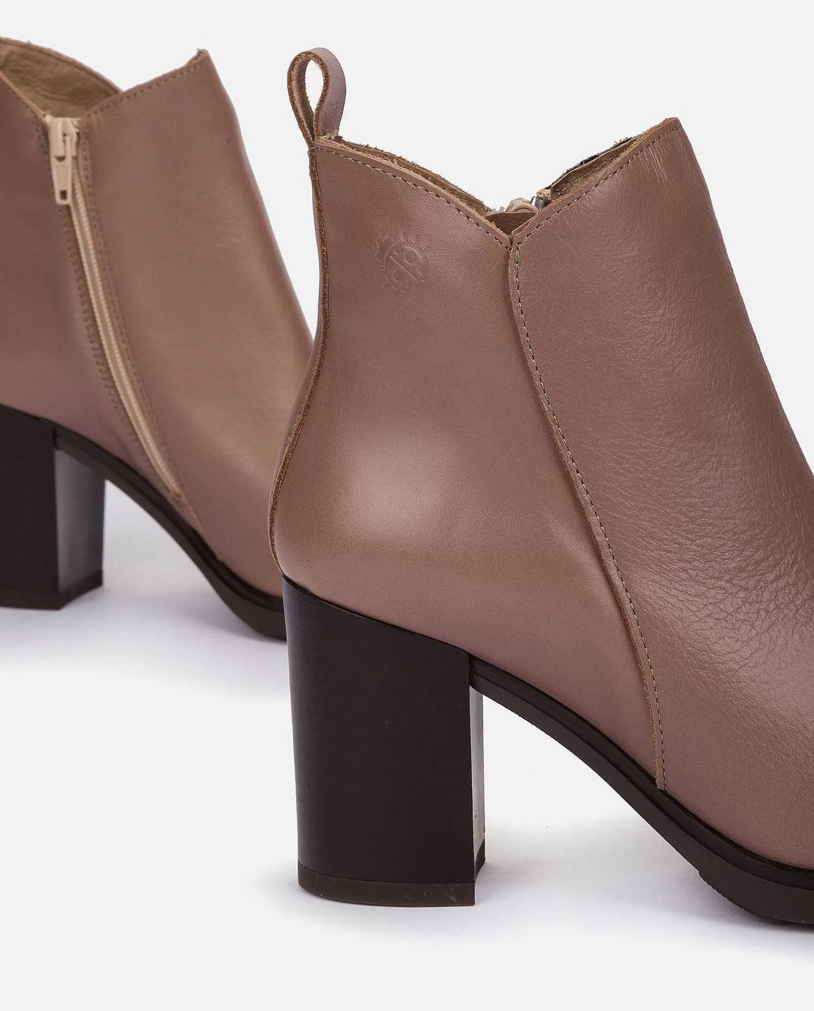 botin_de_tacon_kiel_002_rosa_3.webp Mujer Yokono Botin De Tacon Kiel 002 Rosa