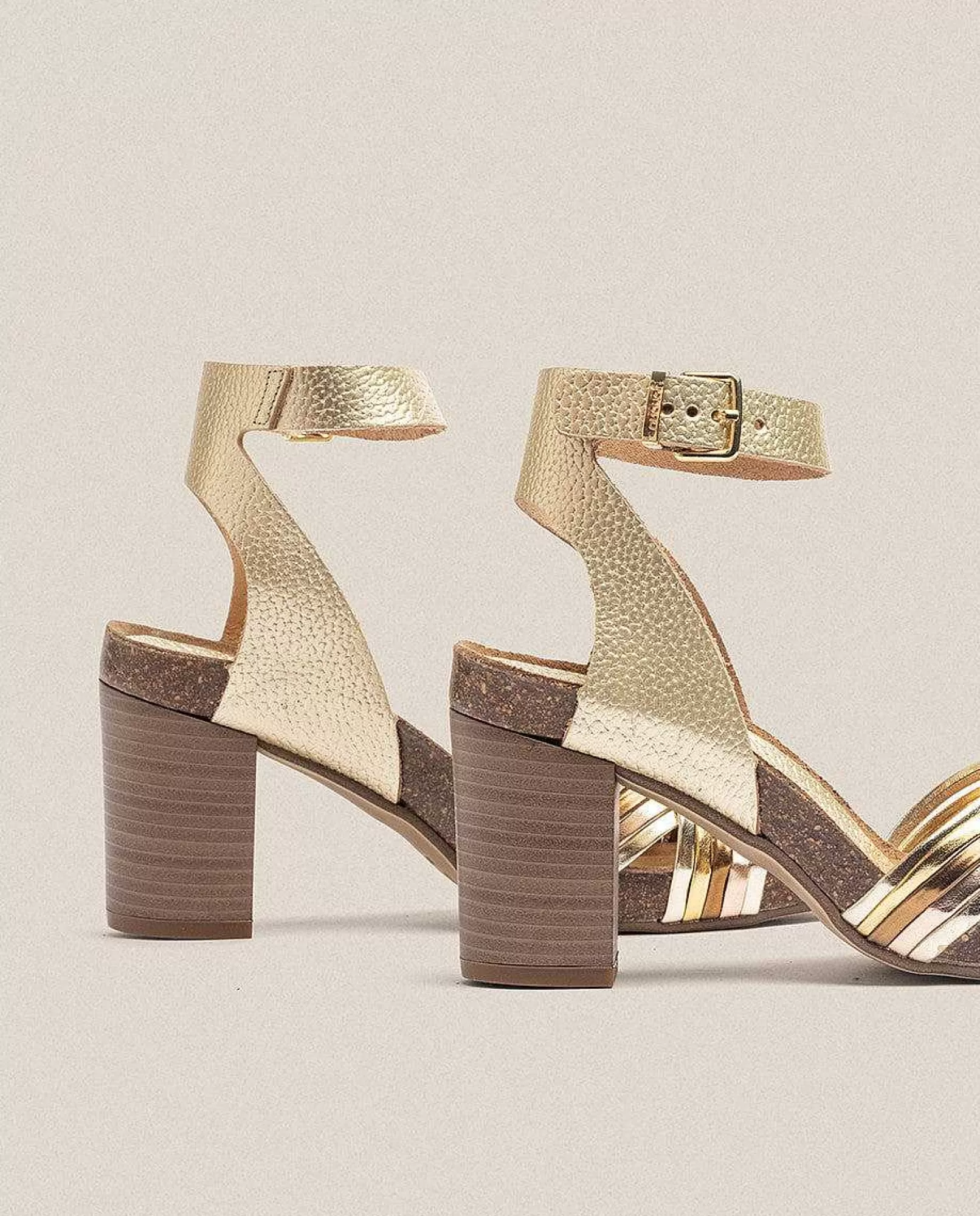 sandalia_de_tacon_ponza_005_dorado_2.webp Mujer Yokono Sandalia De Tacon Ponza 005 Dorado